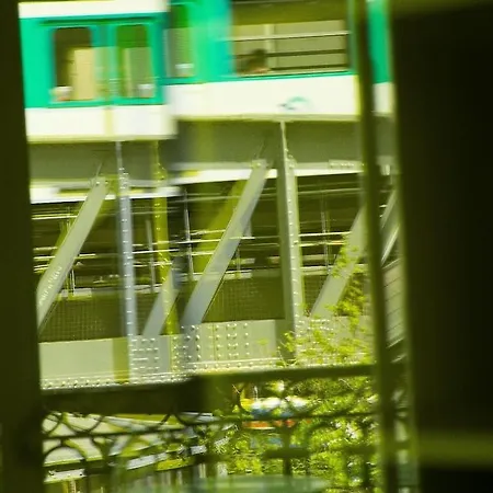 Eiffel Aparthotel 4*