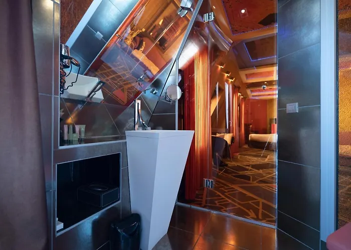 Eiffel Aparthotel 4*