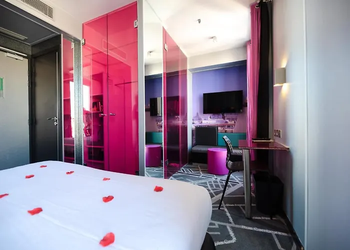 Eiffel Aparthotel 4*