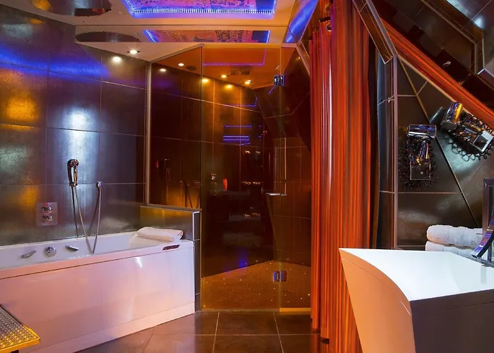 Aparthotel Eiffel 4*