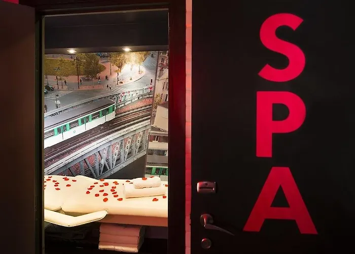 Eiffel Aparthotel 4*