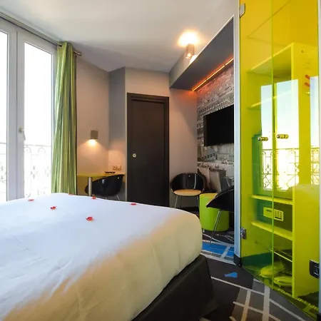 Apart Otel Eiffel 4*